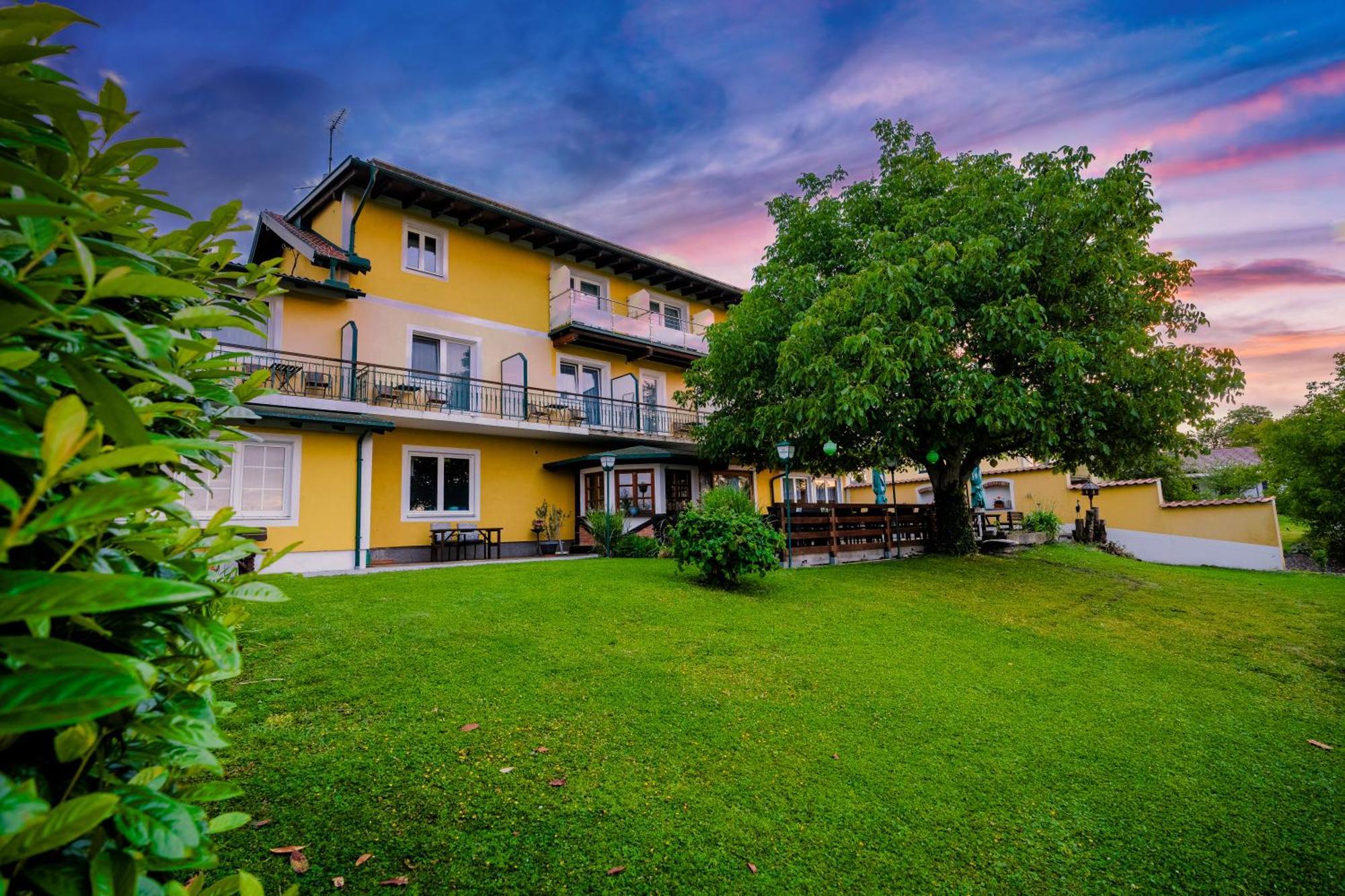 Pension Baumgartner-Berghof Obernberg am Inn Exterior photo