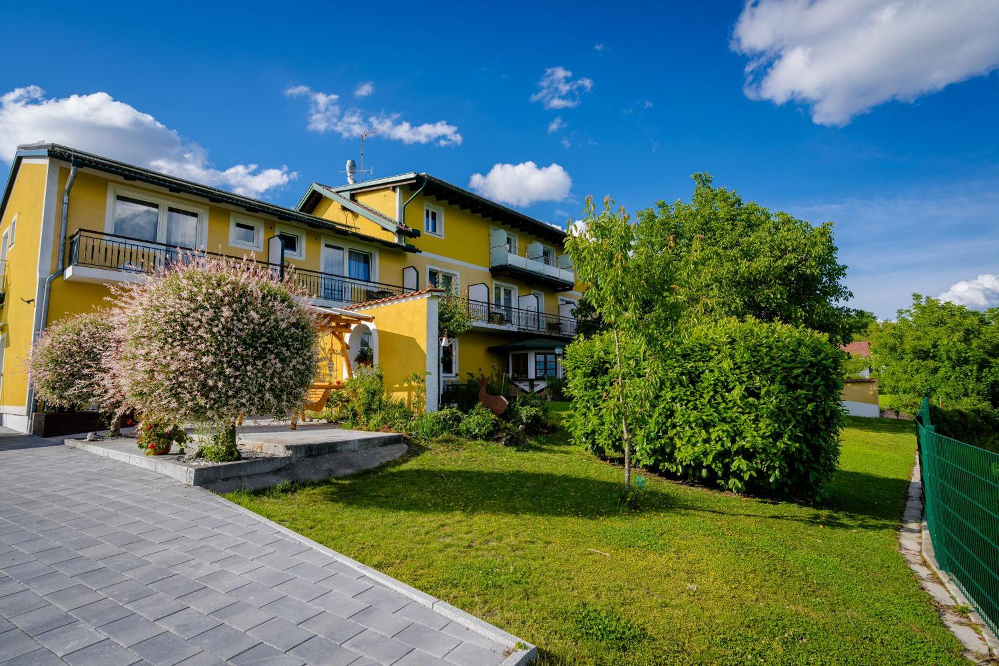 Pension Baumgartner-Berghof Obernberg am Inn Exterior photo